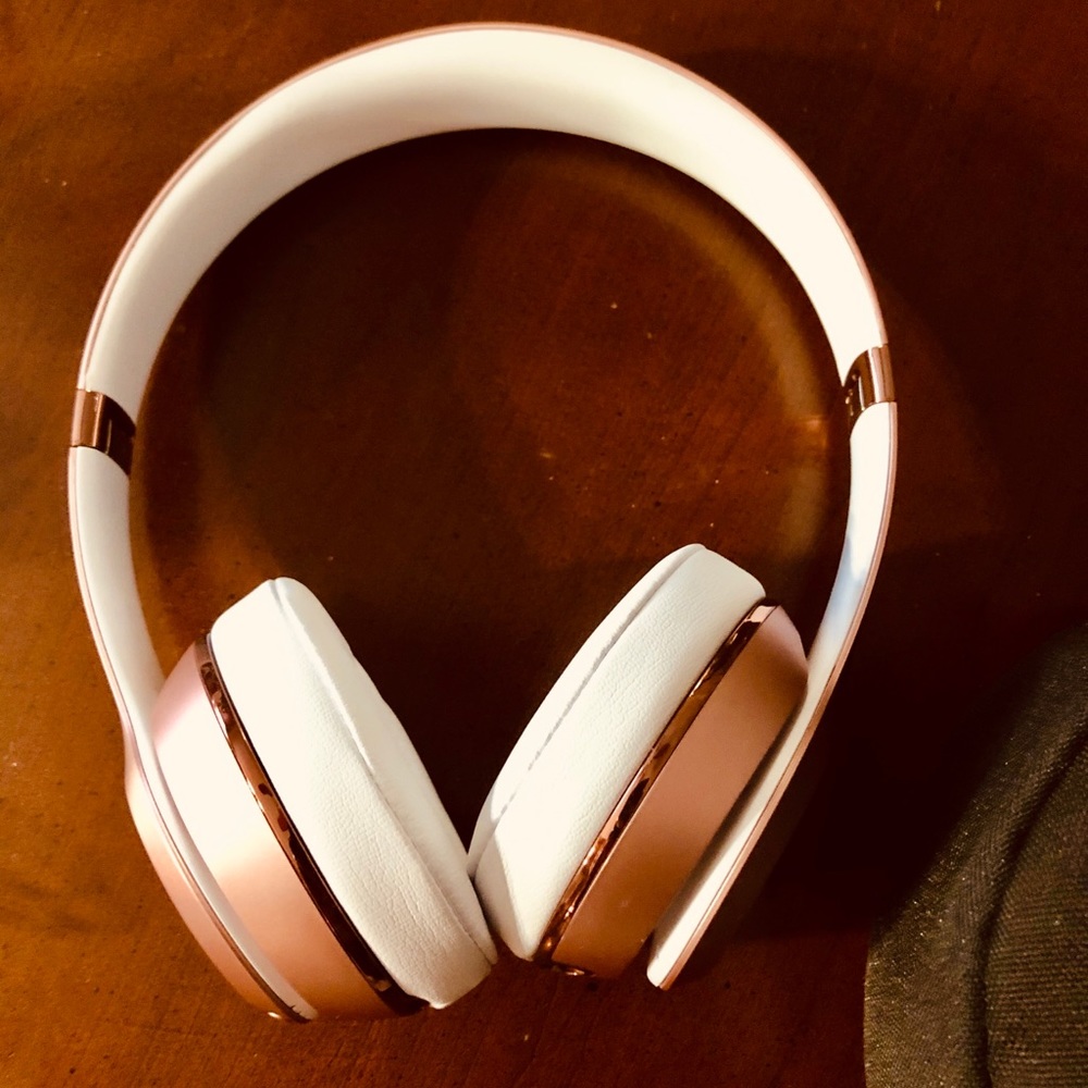 NWOT Beats Solo3 Wireless Headphones - Rose Gold